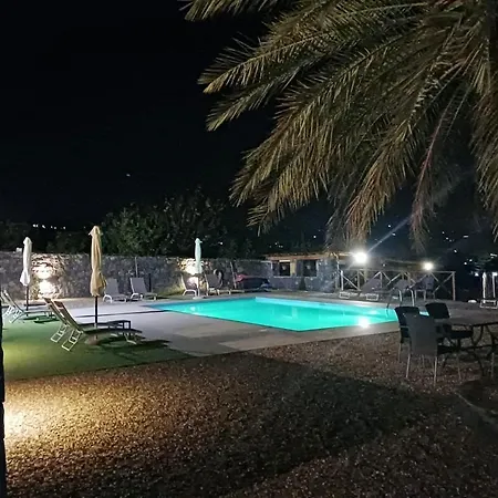 Vittoria Holidays ماسكالي